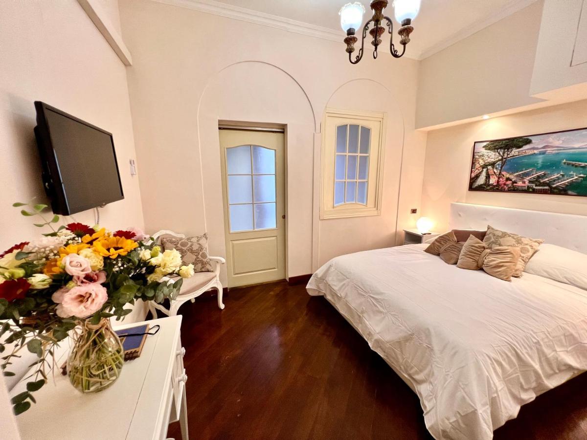 Domus Elena - Plebiscito Apartment เนเปิลส์ ภายนอก รูปภาพ