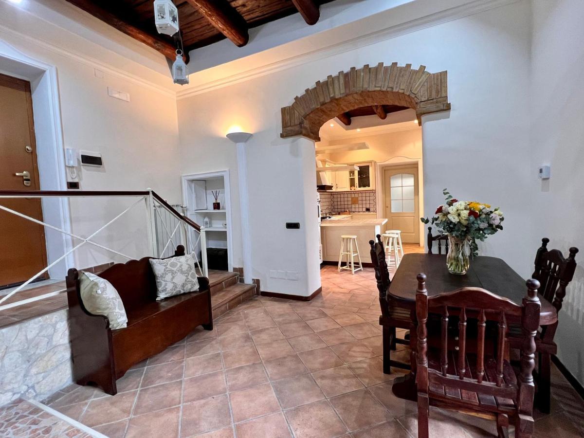 Domus Elena - Plebiscito Apartment เนเปิลส์ ภายนอก รูปภาพ