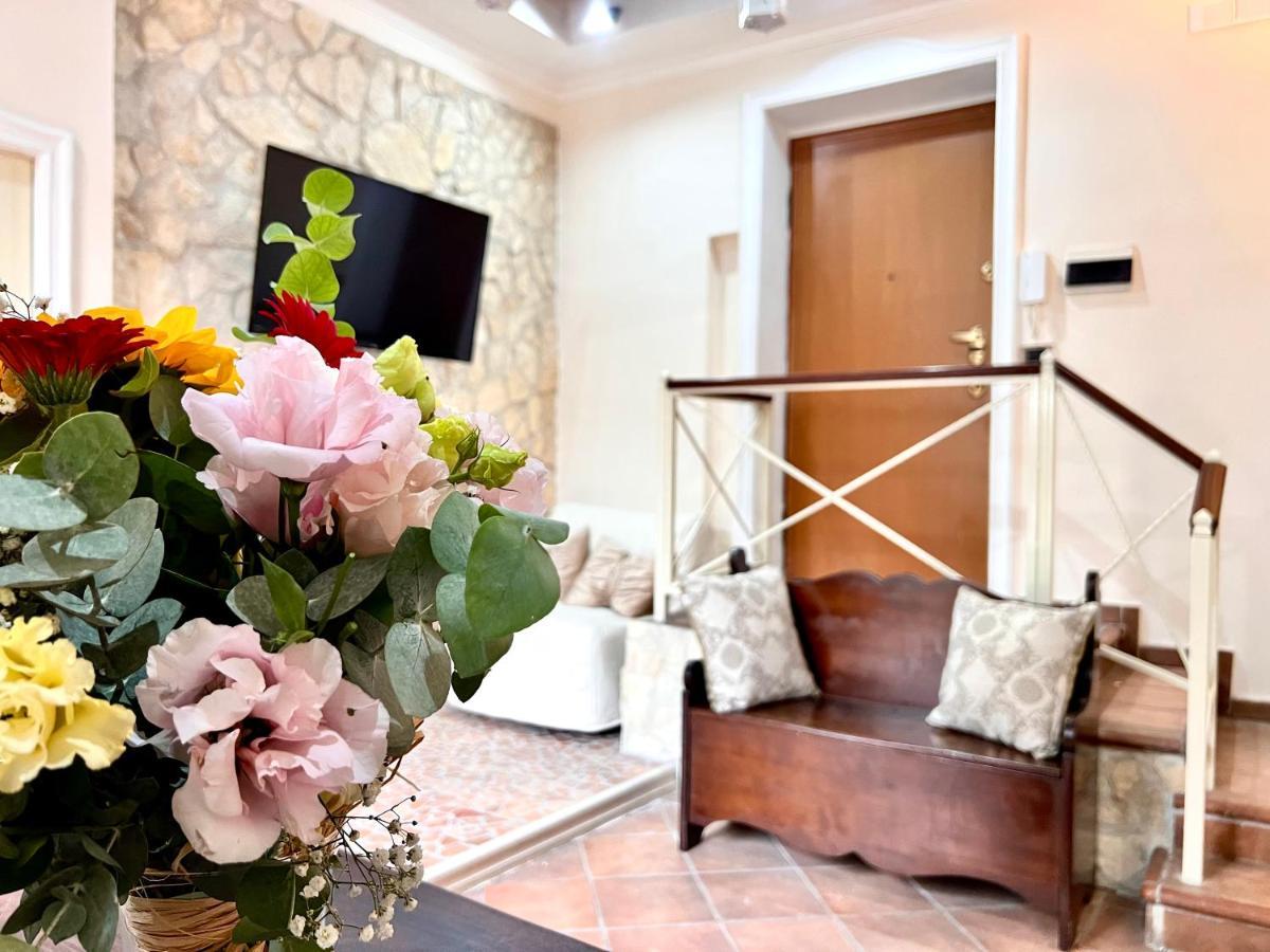 Domus Elena - Plebiscito Apartment เนเปิลส์ ภายนอก รูปภาพ