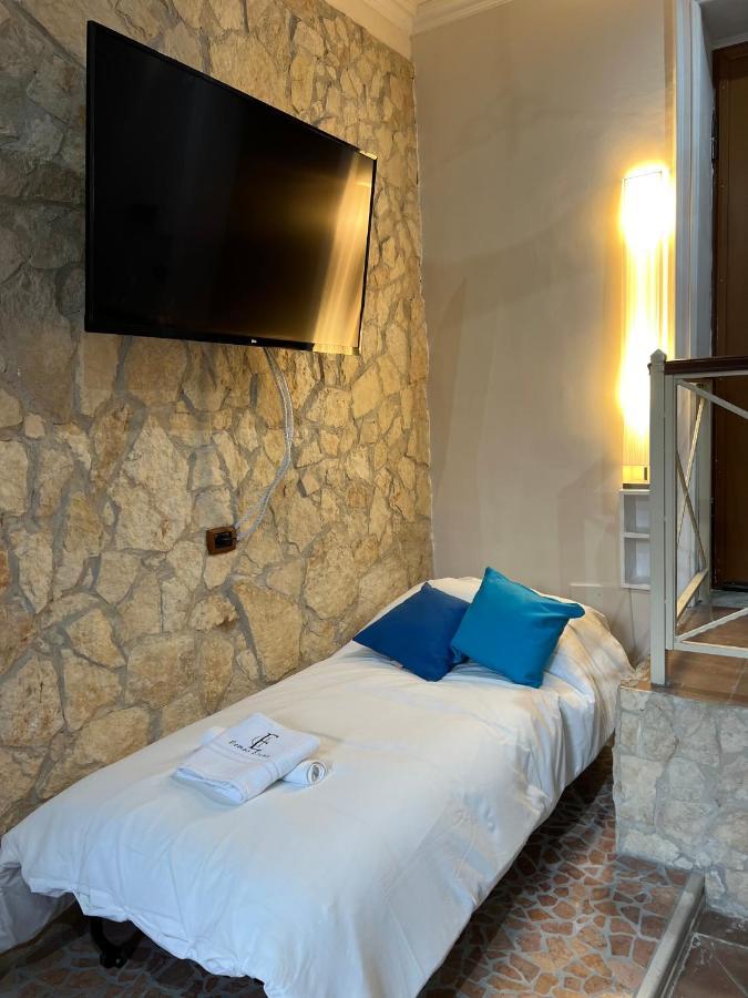 Domus Elena - Plebiscito Apartment เนเปิลส์ ภายนอก รูปภาพ