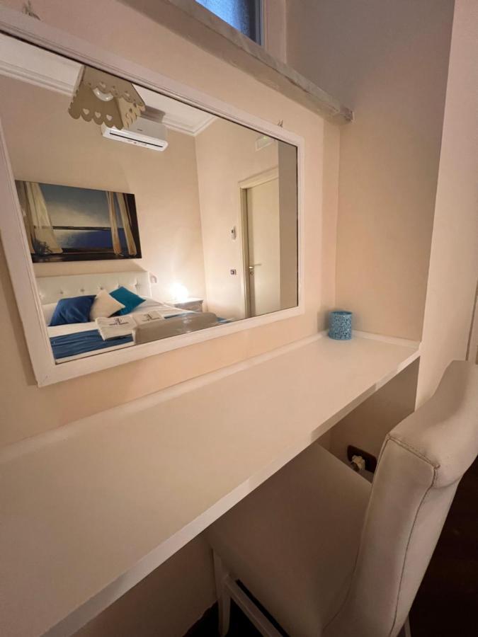Domus Elena - Plebiscito Apartment เนเปิลส์ ภายนอก รูปภาพ